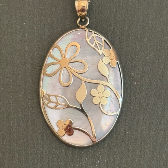 NWT Mother of Pearl 18in 925/14k Yellow Gold Bonded Pendant Necklace - Picture 4 of 14